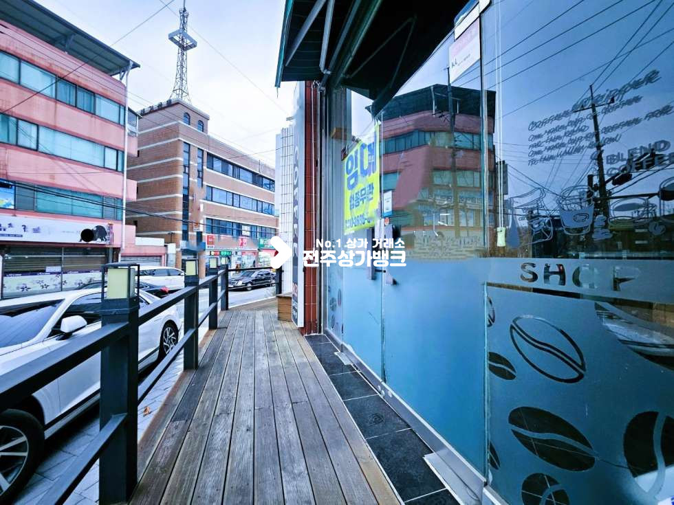 전북 전주덕진구 우아동3가 무권리금//인테리어//에어컨//어닝3개//폴딩도어//테라스//대로변코너 월세 매물번호 13462 사진 8