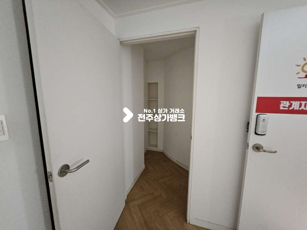 전북 전주완산구 효자동3가 A 문학초인근 도로변/1층 깨끗한 상가/룸.화장실.창고 있음 월세 매물번호 13440 사진 7