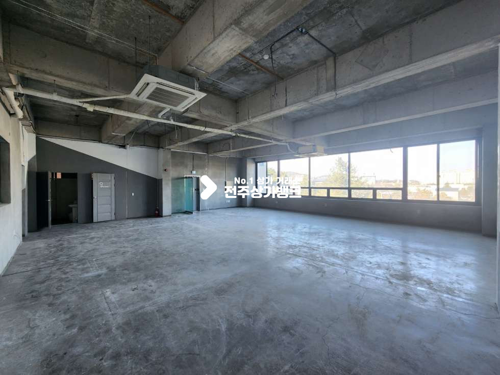전북 전주완산구 효자동3가 효자동3가 40평형 넒은 매물 완벽 철거 되어 자유업종 가능 즉시입주 가능합니다. 월세 매물번호 13707 사진 4