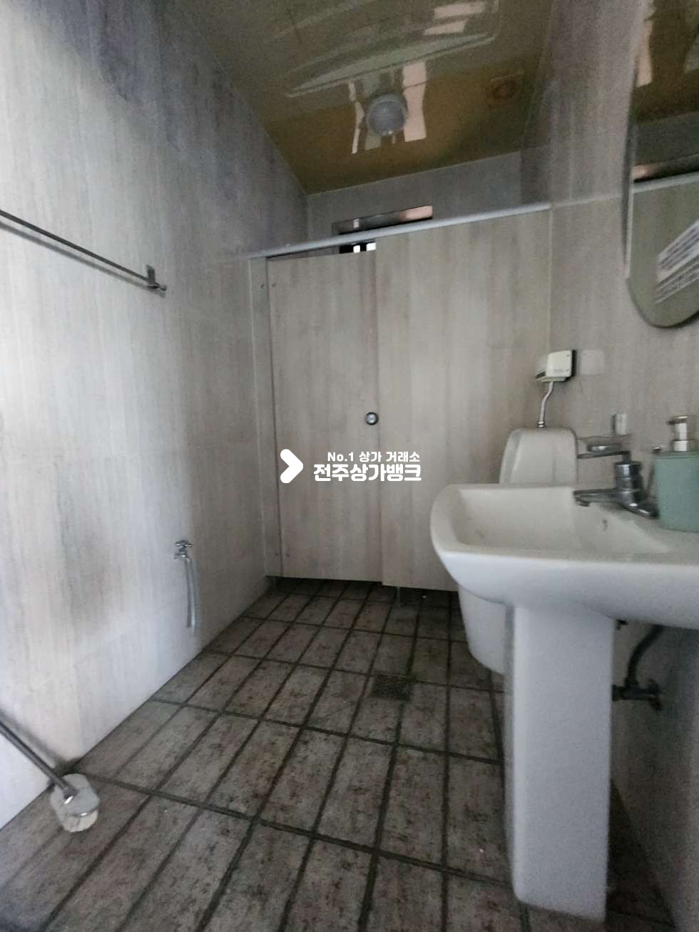 전북 전주완산구 효자동3가 효자동3가 40평형 넒은 매물 완벽 철거 되어 자유업종 가능 즉시입주 가능합니다. 월세 매물번호 13707 사진 7