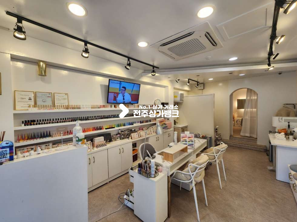 전북 전주완산구 중화산동2가 JY 중화산동 고등학교 입구 부근 유동인구많은 시설 잘된 권리금 상가 협의가능 !! 월세 매물번호 13046 사진 1