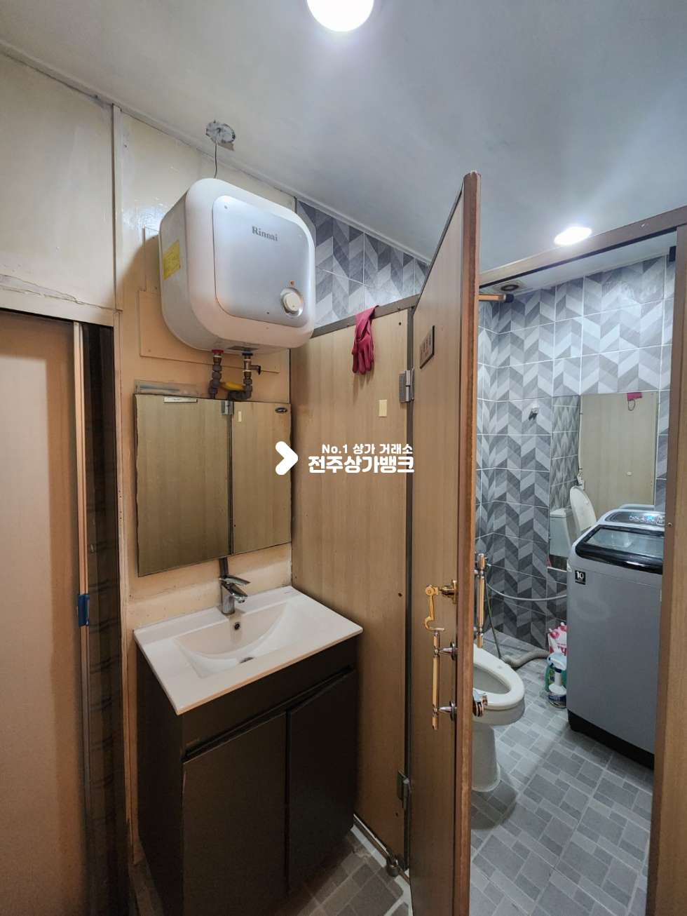 전북 전주완산구 중화산동2가 JY 중화산동 고등학교 입구 부근 유동인구많은 시설 잘된 권리금 상가 협의가능 !! 월세 매물번호 13046 사진 15
