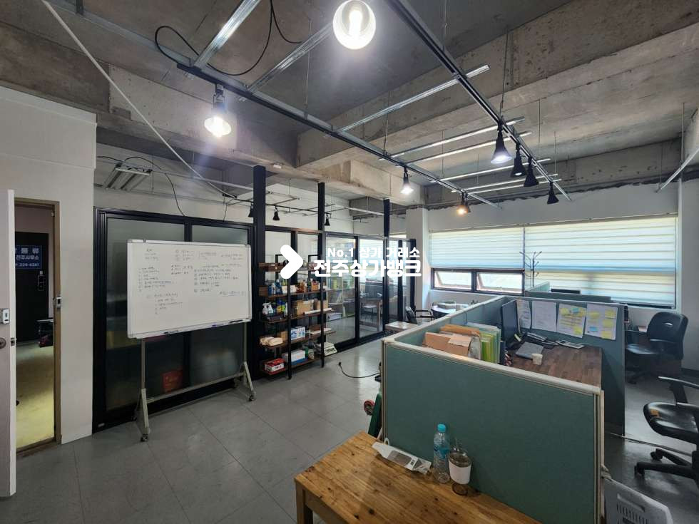 전북 전주완산구 효자동3가 효자동3가 20평형 인테리어 깔끔& 유리파티션으로 공간분리된 사용하시기 좋은 사무실 임대 월세 매물번호 13733 사진 1