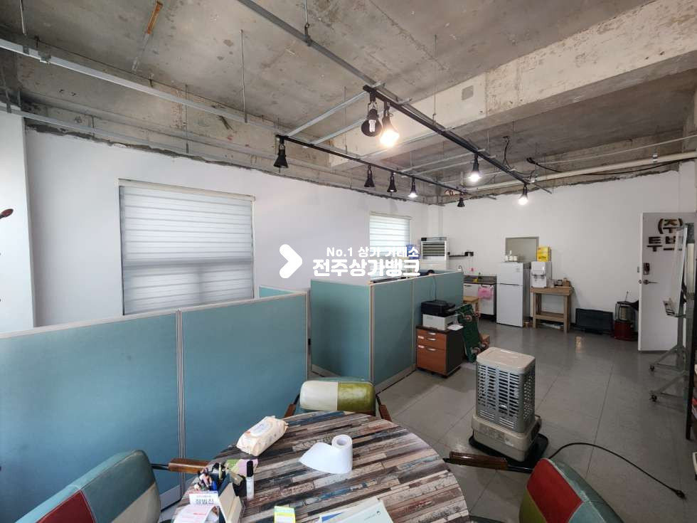 전북 전주완산구 효자동3가 효자동3가 20평형 인테리어 깔끔& 유리파티션으로 공간분리된 사용하시기 좋은 사무실 임대 월세 매물번호 13733 사진 3