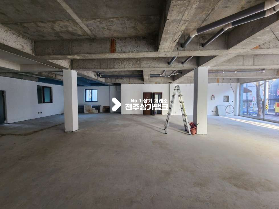 전북 전주덕진구 송천동1가 송천동 68평형 내부저온창고까지 있어 사용가능 음식점강력추천 월세 매물번호 13746 사진 2