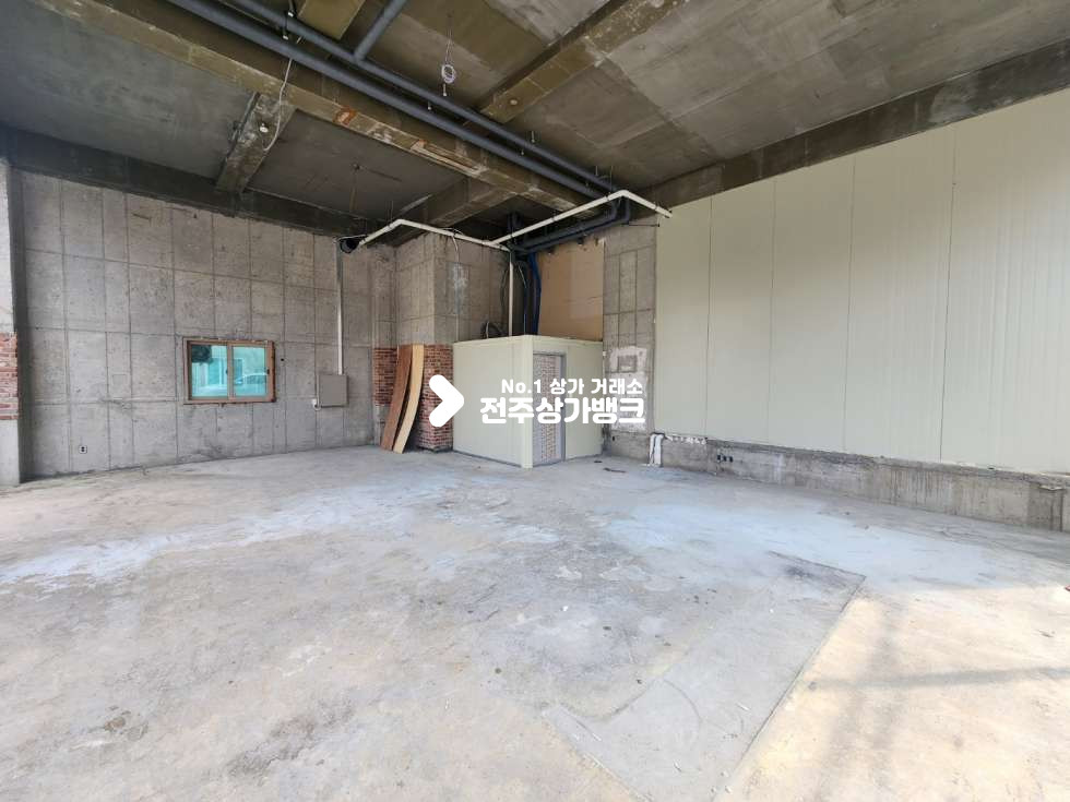 전북 전주완산구 평화동2가 평화동2가 층고 높으며 개방감이 아주좋은 상가입대 즉시입주가능 월세 매물번호 13777 사진 1