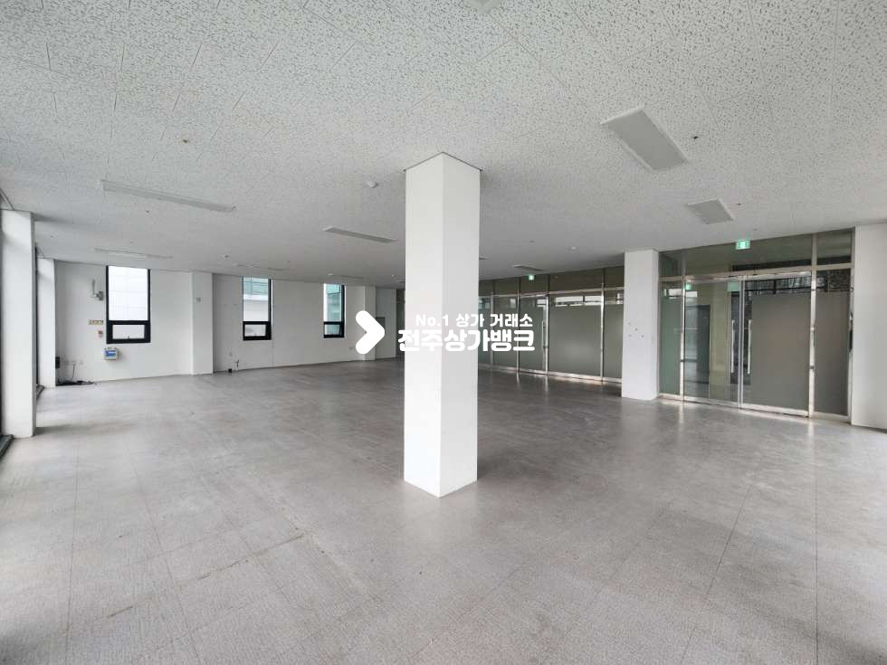전북 전주완산구 효자동2가 효자동2가 통창으로 된 60평형 넒은 사무실임대 내부컨디션 최상 월세 매물번호 13830 사진 3