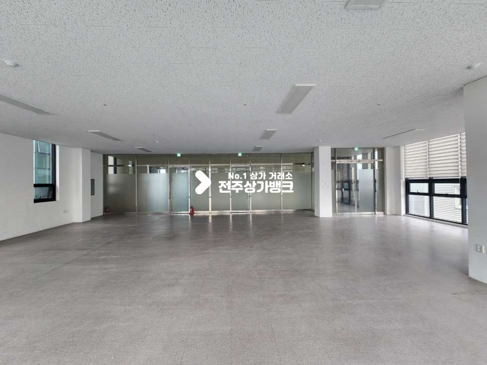 전북 전주완산구 효자동2가 효자동2가 통창으로 된 60평형 넒은 사무실임대 내부컨디션 최상 월세 매물번호 13830 사진 4