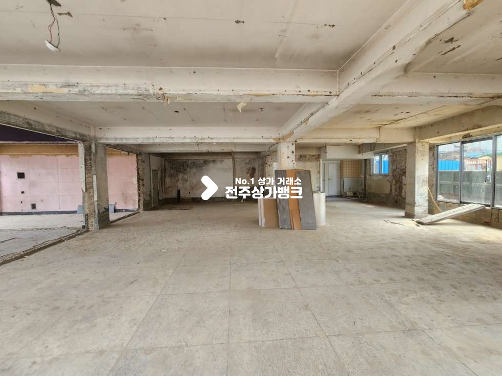 전북 전주완산구 중앙동1가 웨리단길 중앙에 위치한 리모델링 매물 2개로 분할도 가능 월세 매물번호 13865 사진 2