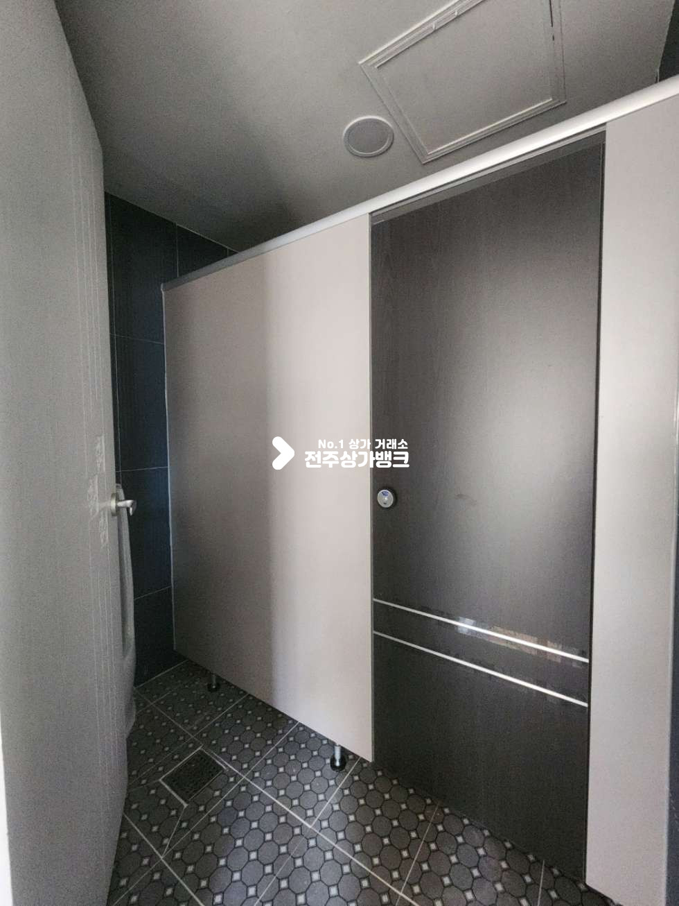 전북 전주완산구 중앙동1가 웨리단길 중앙에 위치한 리모델링 매물 2개로 분할도 가능 월세 매물번호 13865 사진 9
