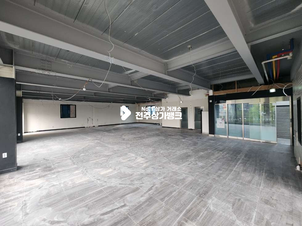 전북 전주완산구 중화산동2가 중화산동2가 대로변부근 60평대 넒은 광고효과 최상인곳 의원,대형사무실등 강력추천 월세 매물번호 13874 사진 1