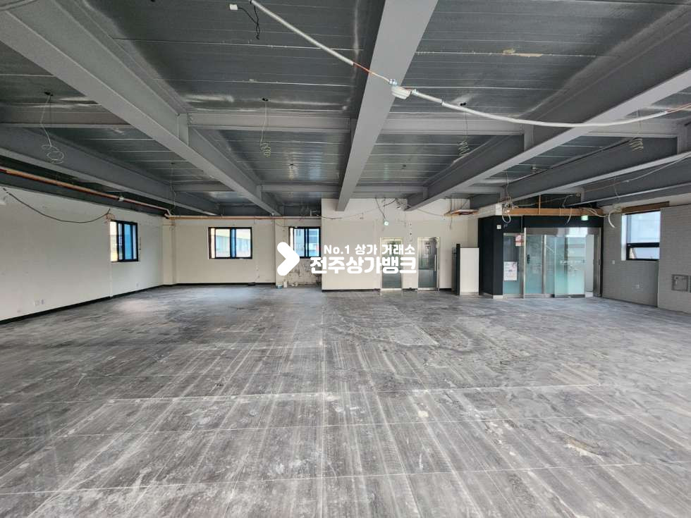 전북 전주완산구 중화산동2가 중화산동2가 대로변부근 60평대 넒은 광고효과 최상인곳 의원,대형사무실등 강력추천 월세 매물번호 13874 사진 2