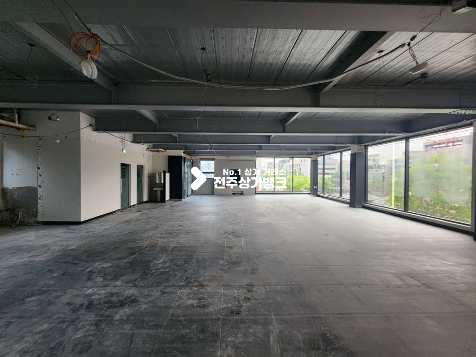 전북 전주완산구 중화산동2가 중화산동2가 대로변부근 60평대 넒은 광고효과 최상인곳 의원,대형사무실등 강력추천 월세 매물번호 13874 사진 4
