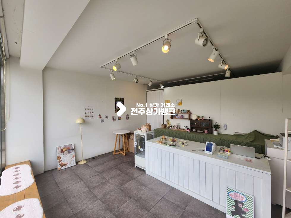 전북 전주완산구 중앙동4가 전라감영이 한눈에 보이는 쿠키공방 ! 유동인구 많은곳 저렴한 권리금으로 인수가능 월세 매물번호 13943 사진 3