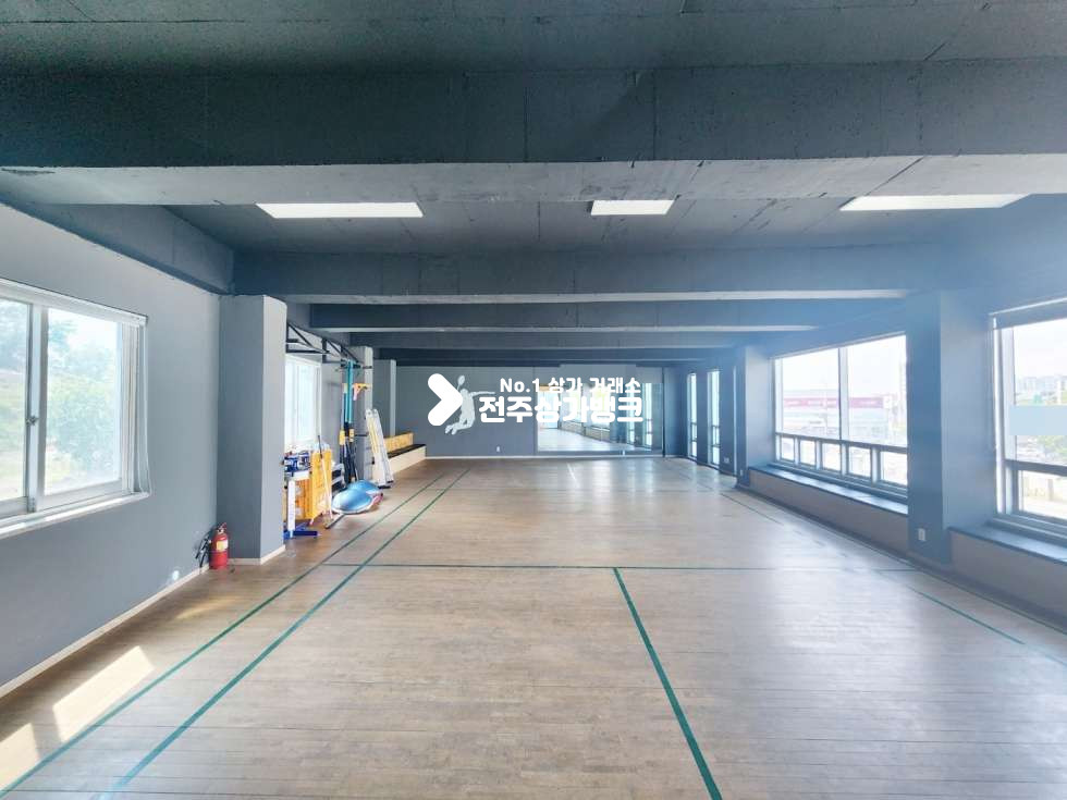 전북 전주덕진구 덕진동2가 기린대로변 광고효과 좋은 55평형 넒은 2층단독상가 에어컨,룸시설되어있음 즉시사용가능 월세 매물번호 14045 사진 2