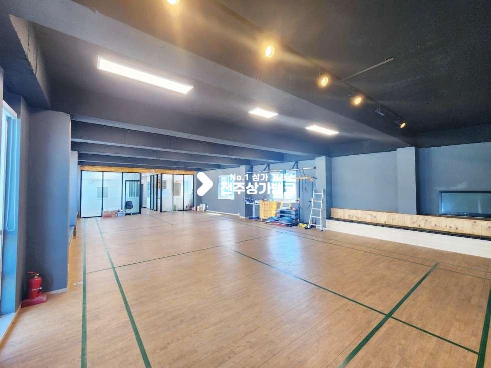 전북 전주덕진구 덕진동2가 기린대로변 광고효과 좋은 55평형 넒은 2층단독상가 에어컨,룸시설되어있음 즉시사용가능 월세 매물번호 14045 사진 6
