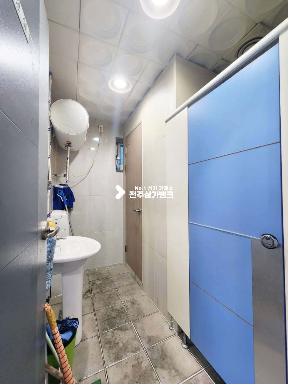 전북 전주덕진구 덕진동2가 기린대로변 광고효과 좋은 55평형 넒은 2층단독상가 에어컨,룸시설되어있음 즉시사용가능 월세 매물번호 14045 사진 14