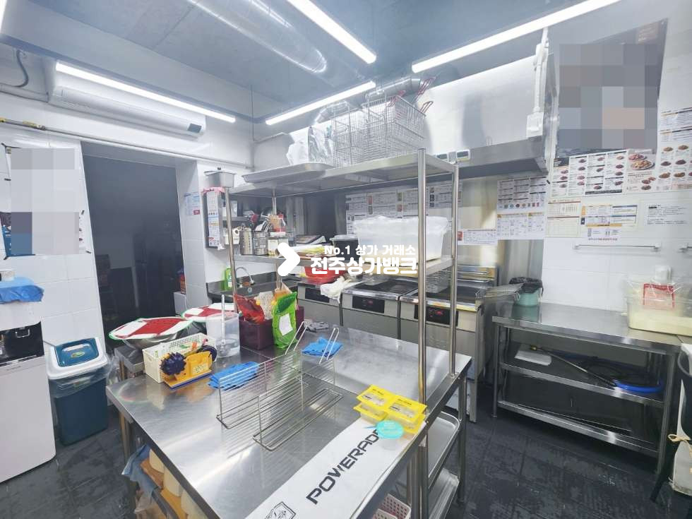 전북 전주완산구 효자동1가 효자동1가 배달매출 잘나오는 프렌차이즈 치킨집 양도양수 , 업종변경도 가능 권리금협의가능 월세 매물번호 14048 사진 3