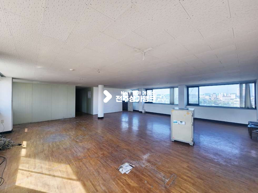 전북 전주완산구 서신동 건물전용 주차시설확보 60평형 넒은 평수대비 가격저렴한 사무실임대 즉시사용가능 월세 매물번호 14050 사진 1