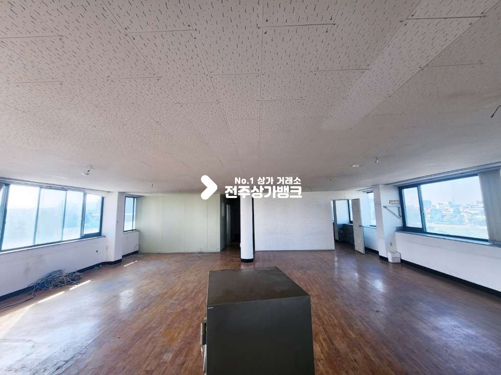 전북 전주완산구 서신동 건물전용 주차시설확보 60평형 넒은 평수대비 가격저렴한 사무실임대 즉시사용가능 월세 매물번호 14050 사진 2