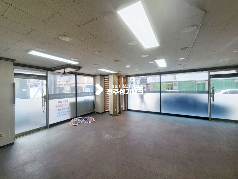 전북 전주완산구 효자동3가 효자동3가 룸분리 , 천정바닥 완료된 1층 상가 1층 판매점 , 다양한 업종으로 사용가능 월세 매물번호 14078 사진 3