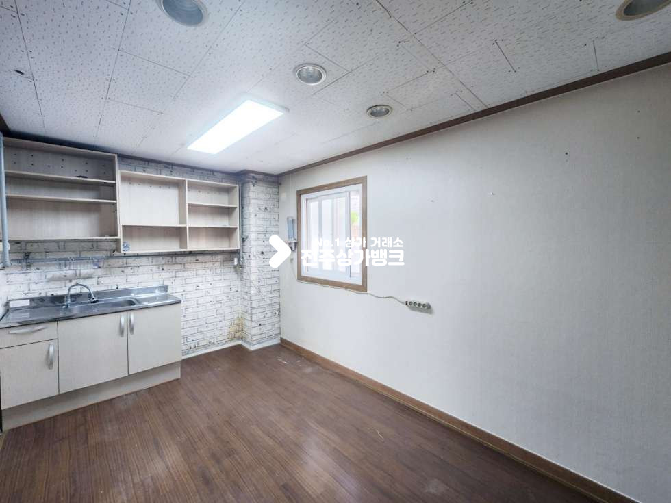전북 전주완산구 효자동3가 효자동3가 룸분리 , 천정바닥 완료된 1층 상가 1층 판매점 , 다양한 업종으로 사용가능 월세 매물번호 14078 사진 4