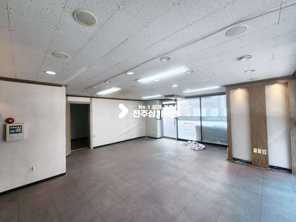 전북 전주완산구 효자동3가 효자동3가 룸분리 , 천정바닥 완료된 1층 상가 1층 판매점 , 다양한 업종으로 사용가능 월세 매물번호 14078 사진 10