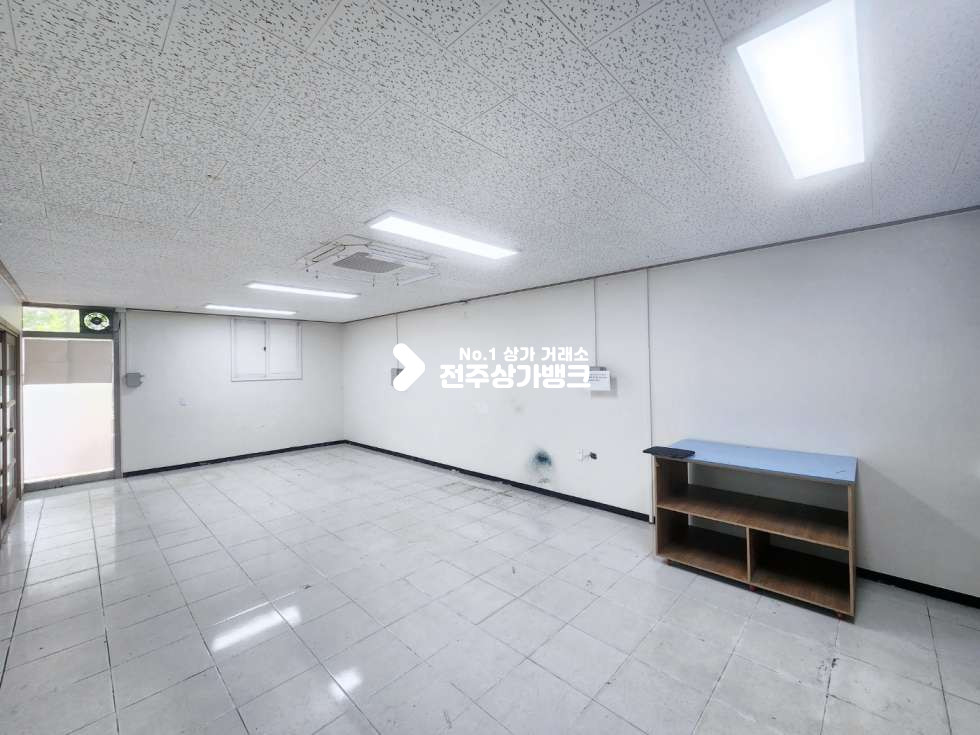 전북 전주완산구 효자동3가 효자동3가 룸분리 ,냉난방기 완비 내부 화장실 완비 1층사무실 강력추천 !! 즉시입주가능 월세 매물번호 14103 사진 8