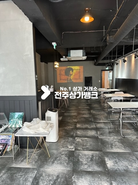 전북 전주완산구 고사동 객사 메인거리 저렴한 권리금 조정가능 1,2층 복층구조 48평 즉시입주가능 월세 매물번호 14104 사진 2