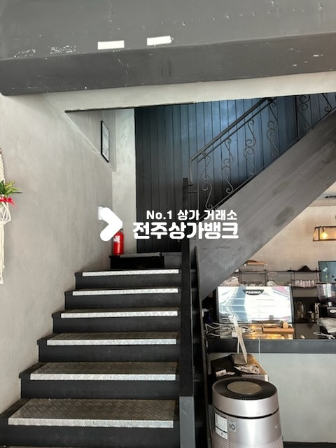 전북 전주완산구 고사동 객사 메인거리 저렴한 권리금 조정가능 1,2층 복층구조 48평 즉시입주가능 월세 매물번호 14104 사진 4