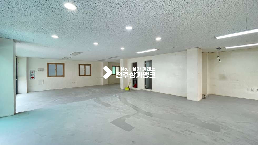 전북 전주덕진구 인후동1가 ★★아중리★★깔끔한35평★★1층상가★★창고형사무실,유통업★★남녀화장실있음~~!! 월세 매물번호 14131 사진 2