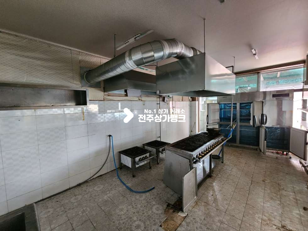전북 전주완산구 삼천동2가 삼천동 대로변의 넒은주차장보유 약 45평형의 넒은 음식점 무권리금상가 즉시입주 가능합니다. 월세 매물번호 14245 사진 10