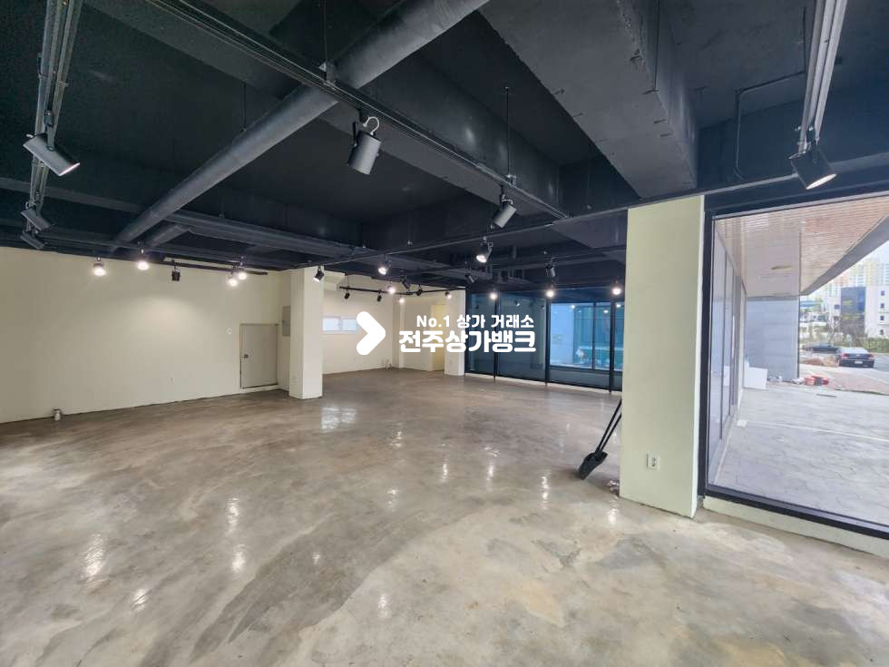 전북 전주덕진구 만성동 만성동 인테리어 잘된 상가전용 주차시설이 있는 상가 즉시입주 가능합니다. 월세 매물번호 14246 사진 1
