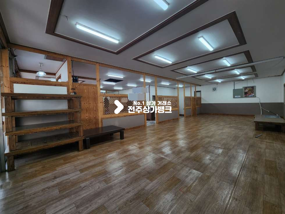 전북 전주완산구 서신동 서신동 대로변에 위치한 주차장있는 1층 단독건물 음식점 상가 즉시입주 가능합니다. 월세 매물번호 14271 사진 6