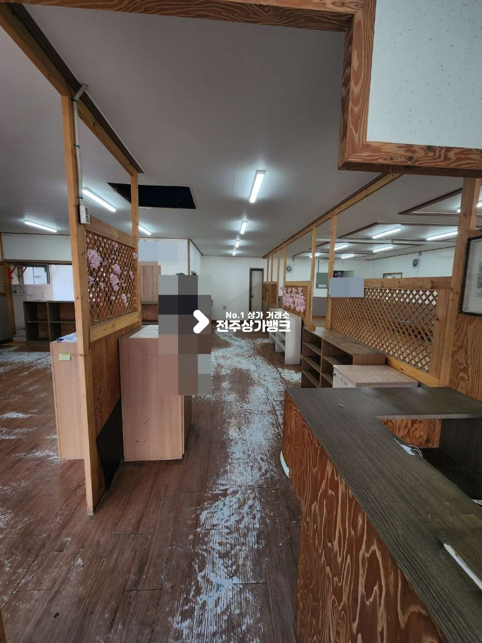 전북 전주완산구 서신동 서신동 대로변에 위치한 주차장있는 1층 단독건물 음식점 상가 즉시입주 가능합니다. 월세 매물번호 14271 사진 2