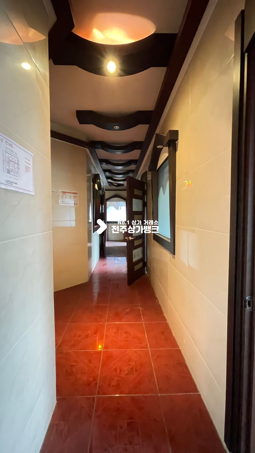 전북 전주완산구 삼천동1가 삼천동 먹자골목 초입 !! 무권리금 노래방 !! 저렴한 월세 ! 소주방으로 강력추천 !! 즉시입주 가능합니다. 월세 매물번호 14272 사진 16