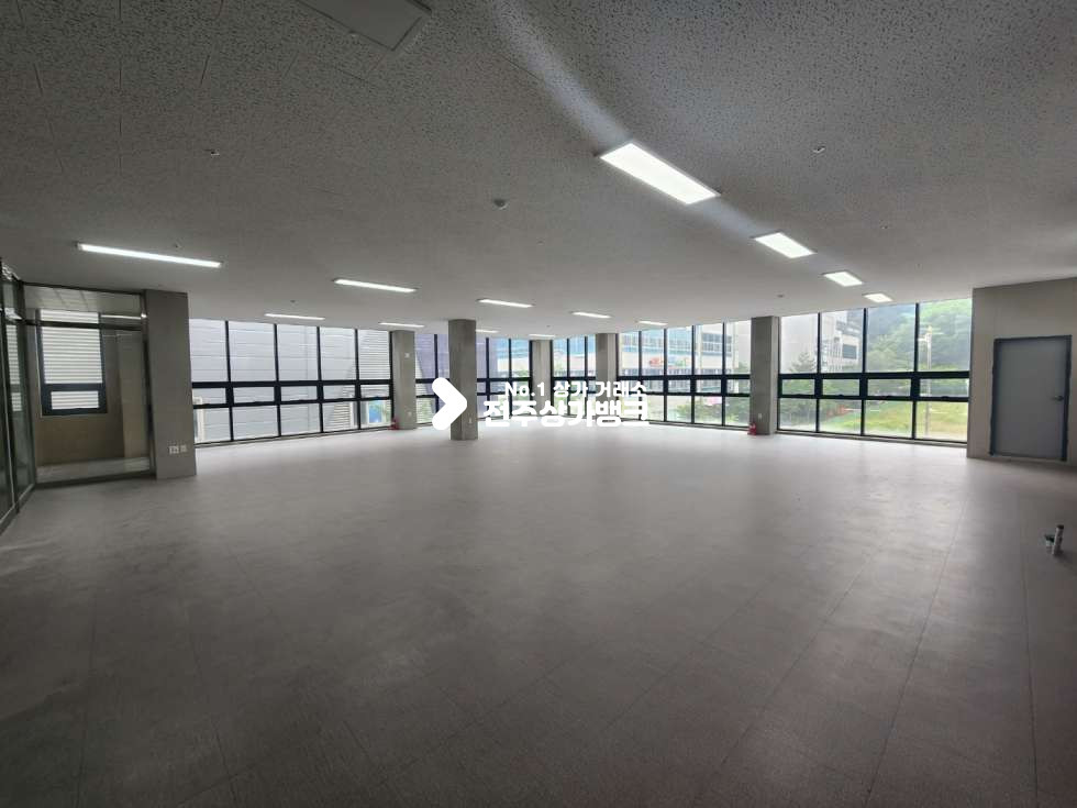 전북 전주완산구 효자동2가 효자동2가 롯데마트 인근 넒은 사무실 통창으로 분할가능(2000/100) 광고효과 좋은곳 월세 매물번호 14274 사진 3