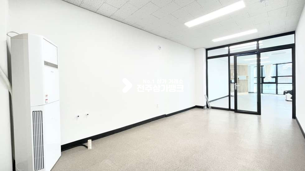 전북 전주완산구 중노송동 ★대로변 모서리 위치★단독층★통유리상가★인터넷쇼핑몰, 사무실, 요리세미나실★적극추천~~ 월세 매물번호 14298 사진 20