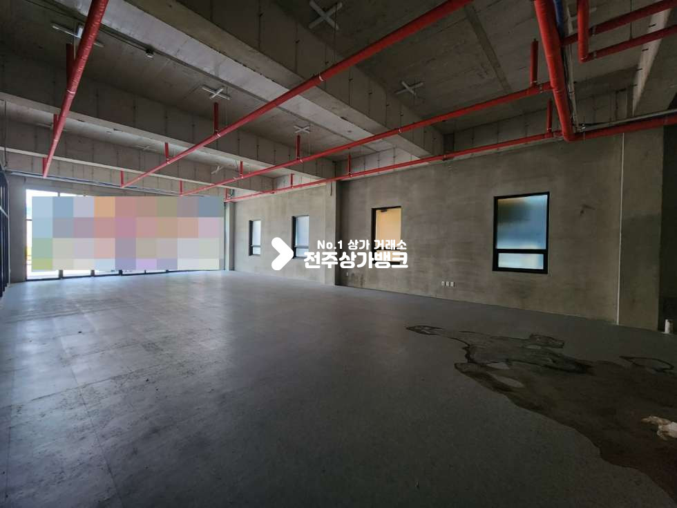 전북 전주완산구 효자동2가 효자동2가 1층 롯데마트 인근 상가 전용 약 60평 까페 , 옷가계등으로 강력 추천 !! 즉시입주 가능합니다. 월세 매물번호 14320 사진 4