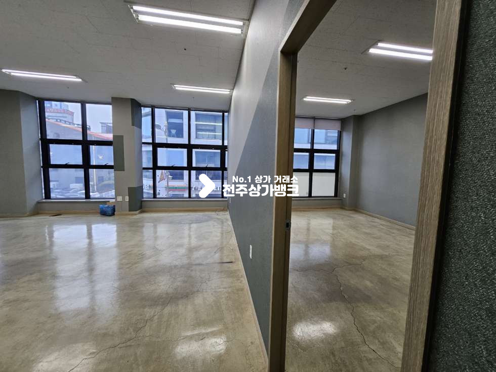 전북 전주완산구 효자동2가 신시가지 깔끔한 2층 // 30평 // 룸 분리 월세 매물번호 14371 사진 4