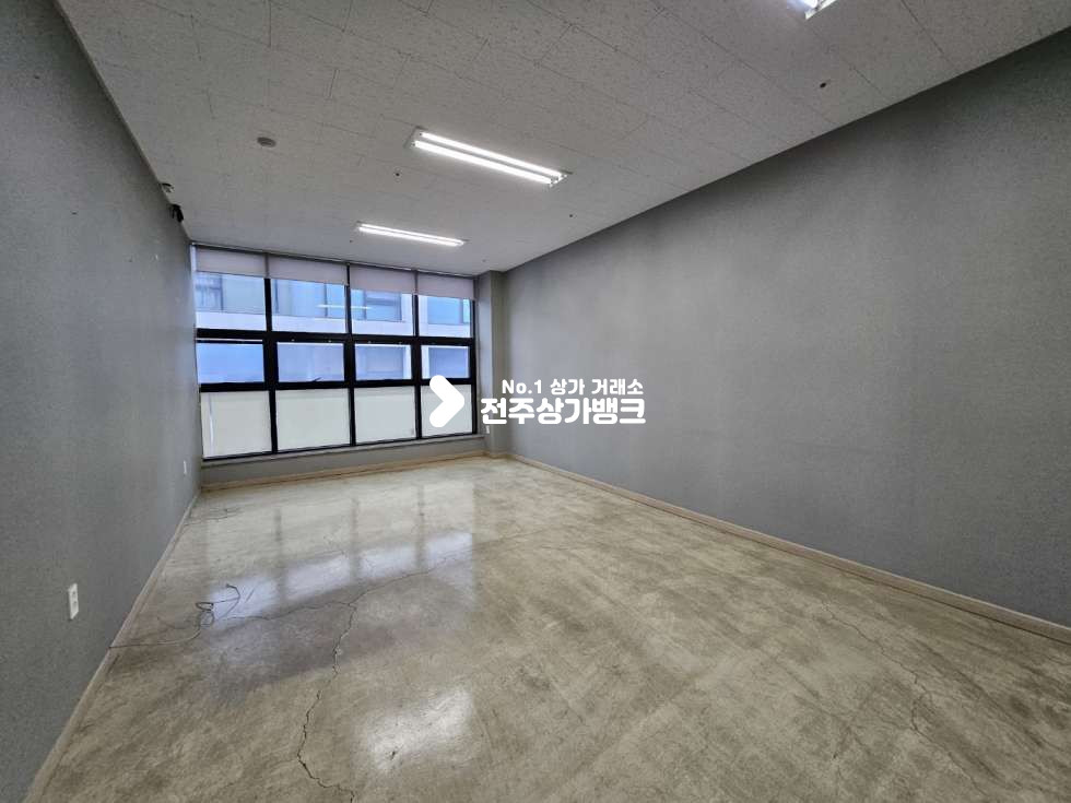전북 전주완산구 효자동2가 신시가지 깔끔한 2층 // 30평 // 룸 분리 월세 매물번호 14371 사진 6