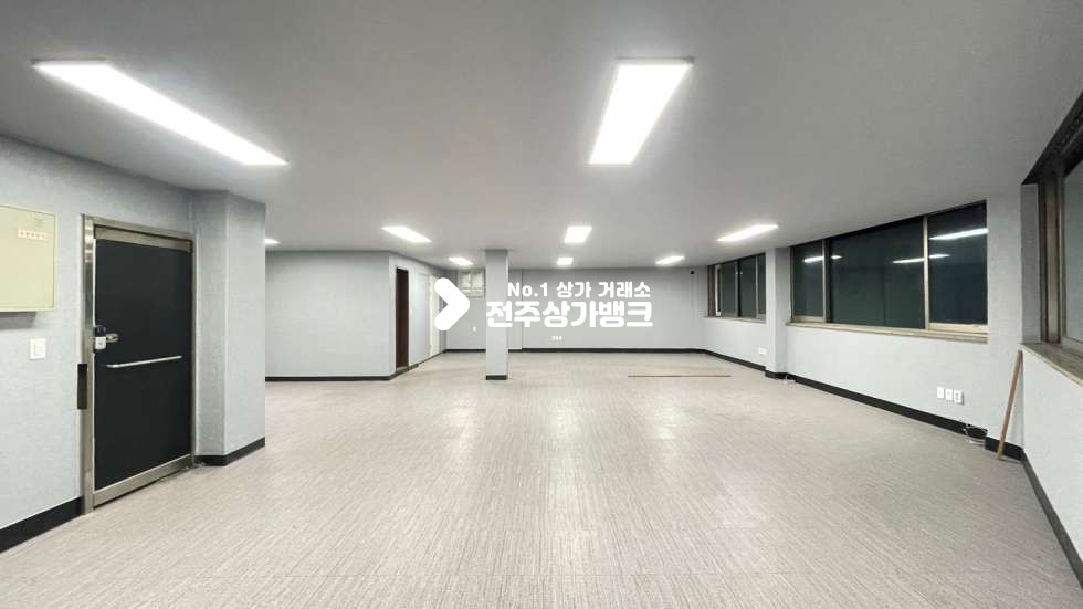 전북 전주완산구 중화산동2가 중화산동✔대로변✔깔끔한✔가성비좋은상가✔사무실적극추천✔탕비실,화장실있어요~ 월세 매물번호 14419 사진 2
