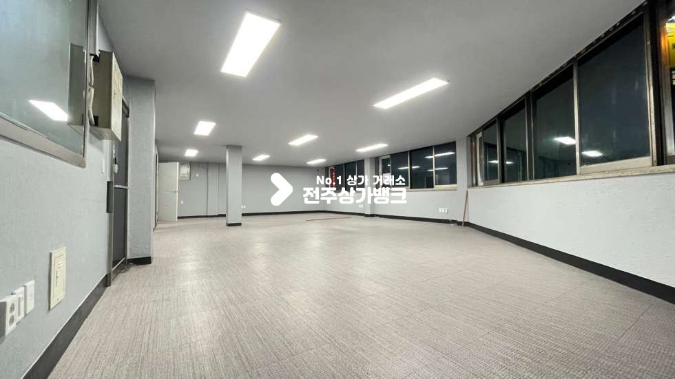 전북 전주완산구 중화산동2가 중화산동✔대로변✔깔끔한✔가성비좋은상가✔사무실적극추천✔탕비실,화장실있어요~ 월세 매물번호 14419 사진 1