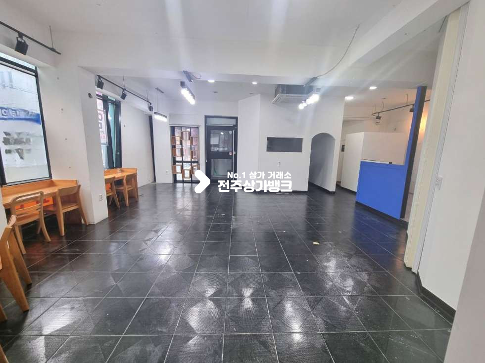 전북 전주완산구 중화산동2가 중화산동 학원가 중심에 있는 넓은 상가 월세 매물번호 14443 사진 2