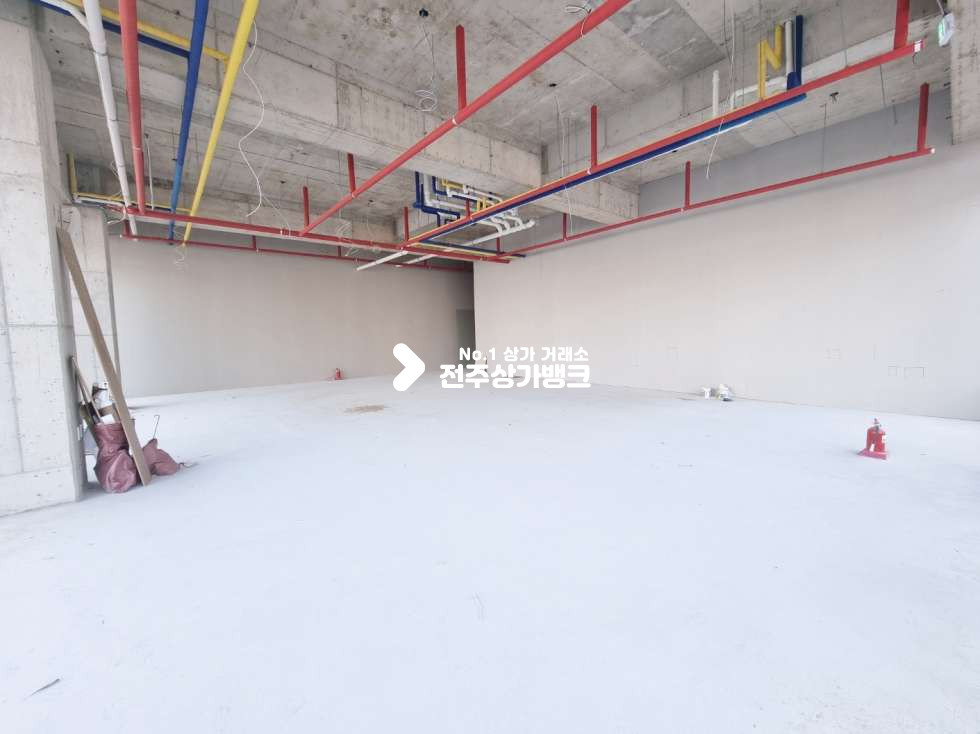 전북 전주완산구 효자동3가 효자동3가 신축빌딩 1층 45평 매물입니다 월세 매물번호 14495 사진 3