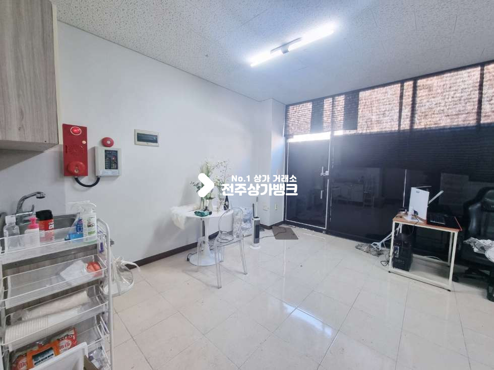 전북 전주완산구 효자동3가 효자동3가 15평 모든업종 가능! 사무실,뷰티샵 추천! 월세 매물번호 14496 사진 4