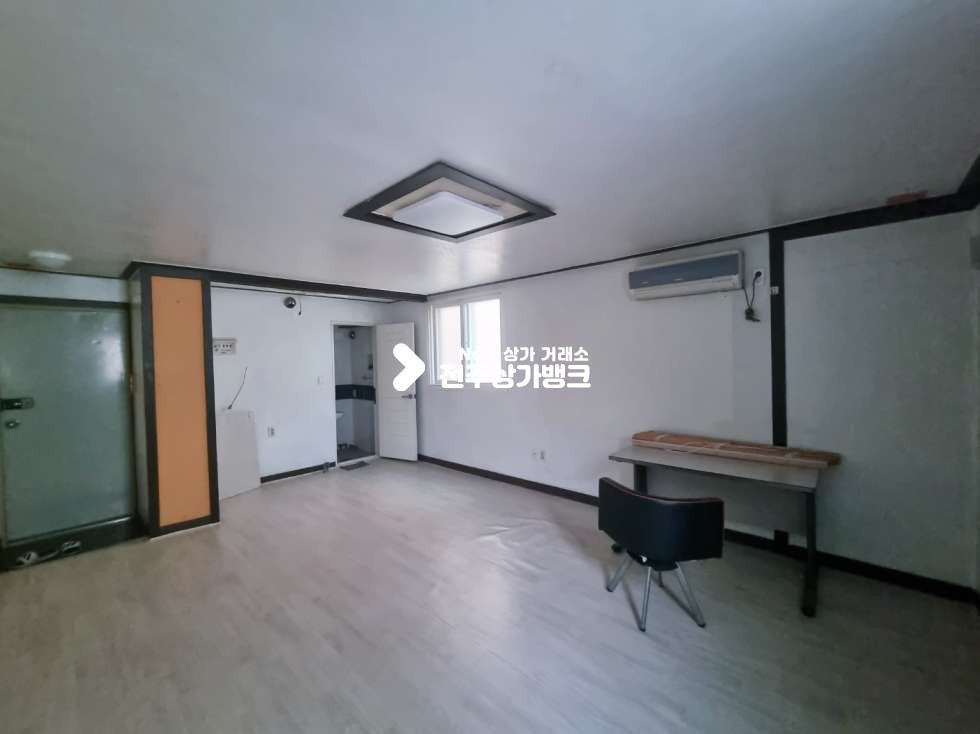 전북 전주완산구 중화산동2가 중화산동2가 사무실용도로 좋은 저렴한 10평 매물입니다. 월세 매물번호 14533 사진 2