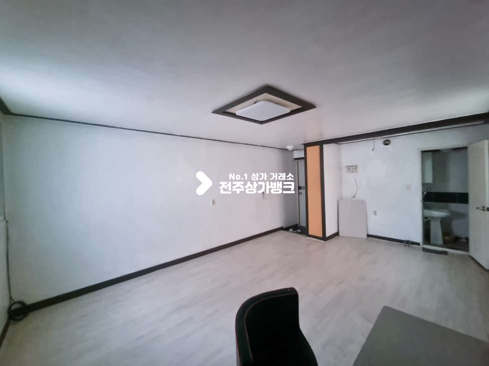 전북 전주완산구 중화산동2가 중화산동2가 사무실용도로 좋은 저렴한 10평 매물입니다. 월세 매물번호 14533 사진 3