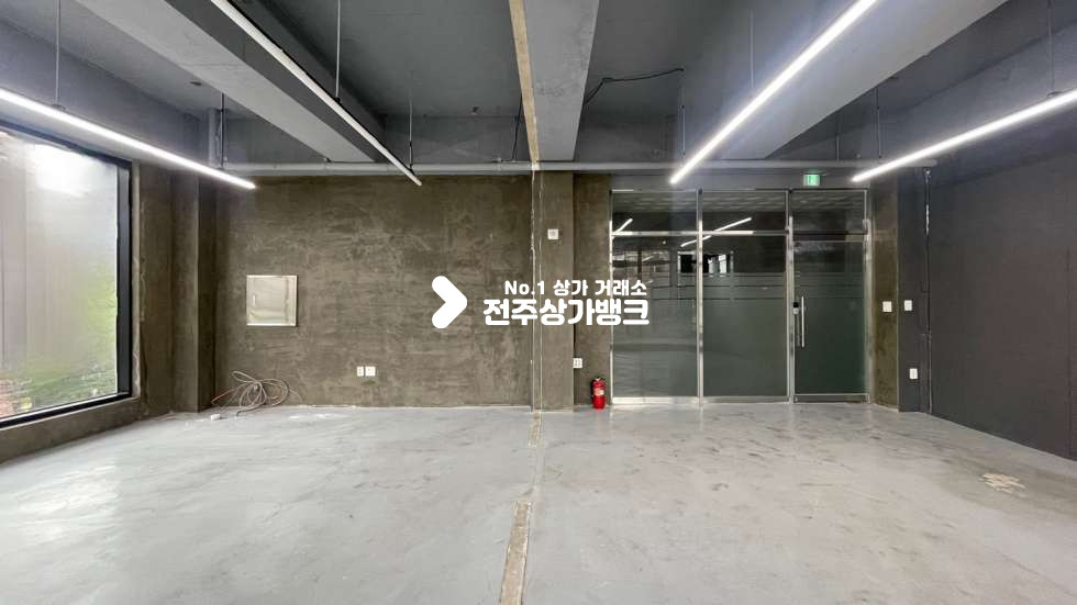 전북 전주덕진구 우아동2가 ★★대로변★★위치좋은★★테라스넓은상가★★타투샵,피부미용,애견유치원★★적극추천매물~~ 월세 매물번호 14604 사진 9