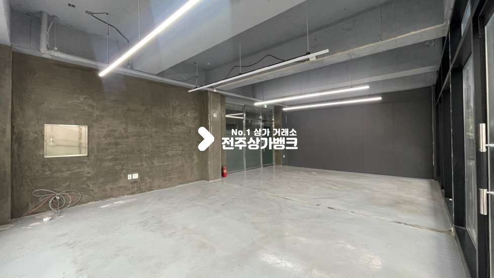 전북 전주덕진구 우아동2가 ★★대로변★★위치좋은★★테라스넓은상가★★타투샵,피부미용,애견유치원★★적극추천매물~~ 월세 매물번호 14604 사진 8